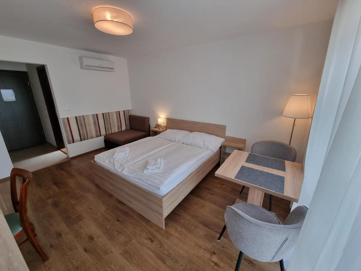 Adam Apartmanhaz Siófok Exterior foto